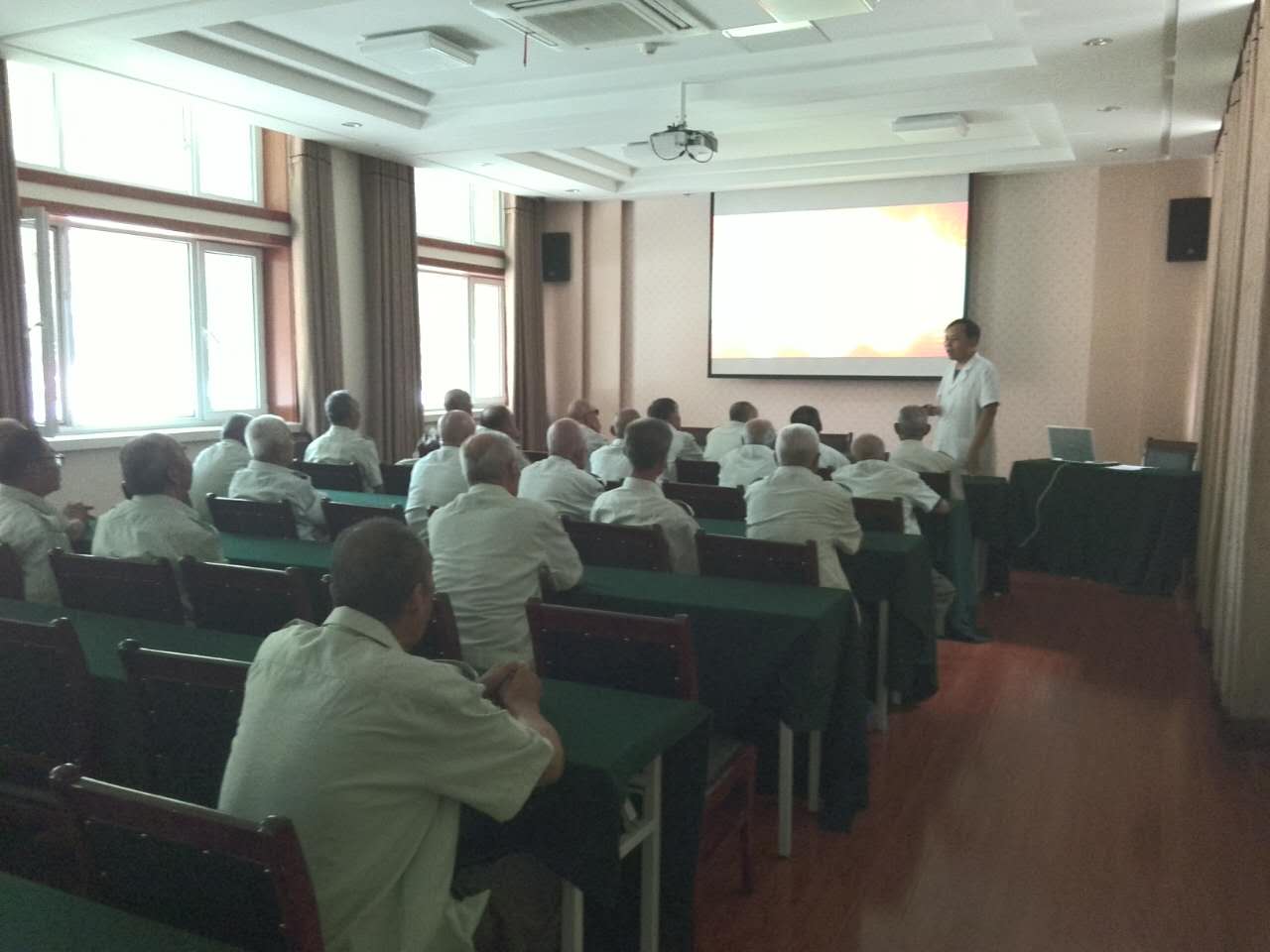 红色系列主题小组之“请让我来走近您” 红色系列主题小组之“请让我来走近您”