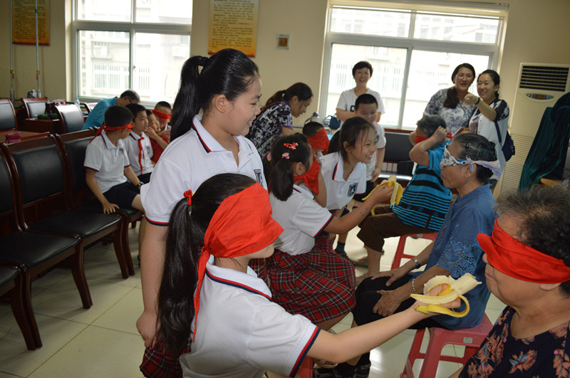 青耆相伴 老少同乐.jpg 青耆相伴 老少同乐.jpg