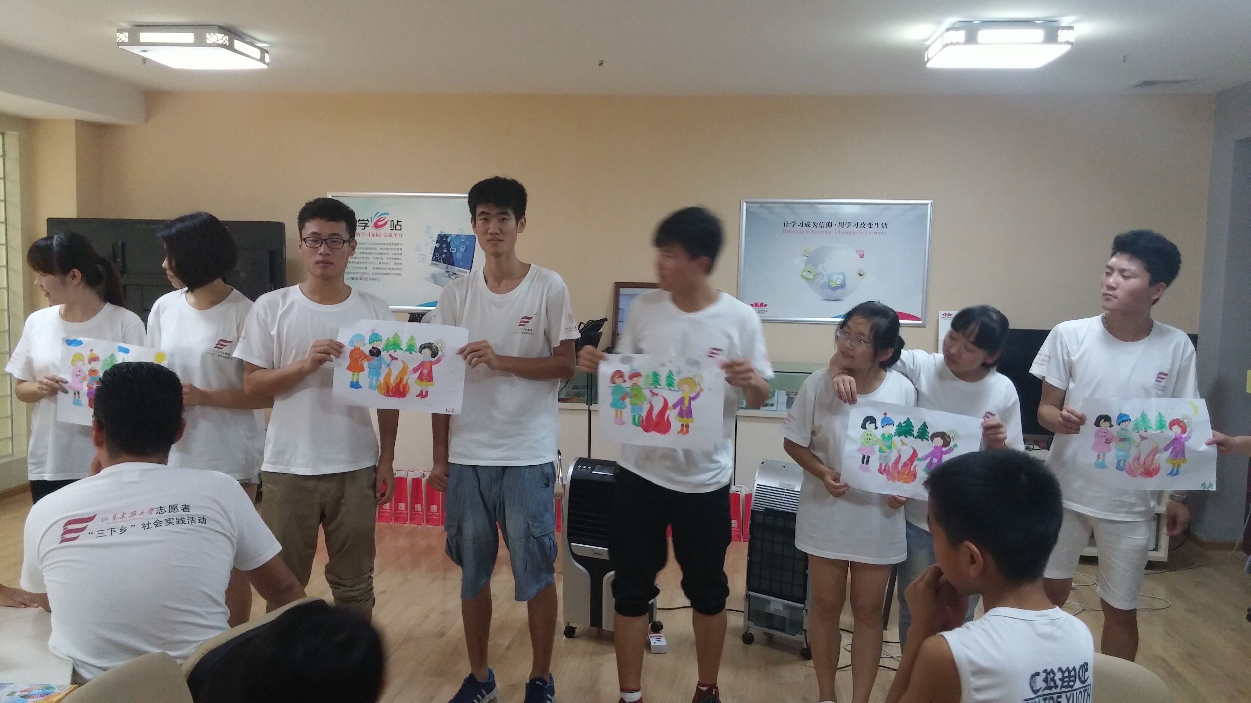 大手拉小手 共度乐暑假.jpg 大手拉小手 共度乐暑假.jpg