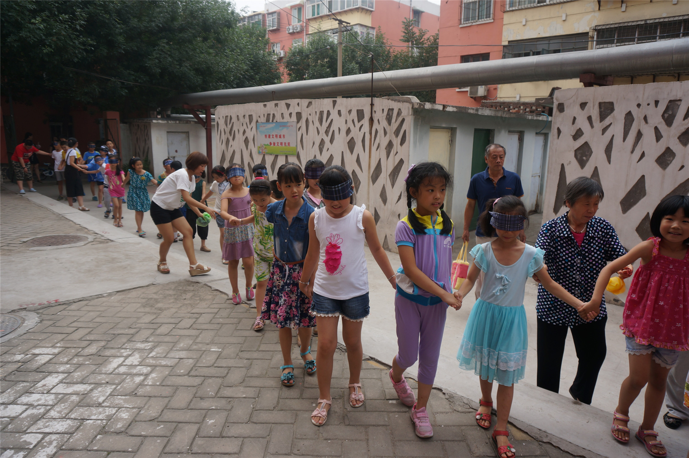 甸柳一居“童途有你”项目组开展暑期夏令营第一期历奇训练.jpg 甸柳一居“童途有你”项目组开展暑期夏令营第一期历奇训练.jpg