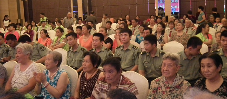 积成社区社会服务中心举办“军民鱼水情 夕阳无限好 共筑中国梦”消夏晚会