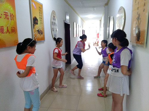 分组撕名牌.jpg 分组撕名牌.jpg