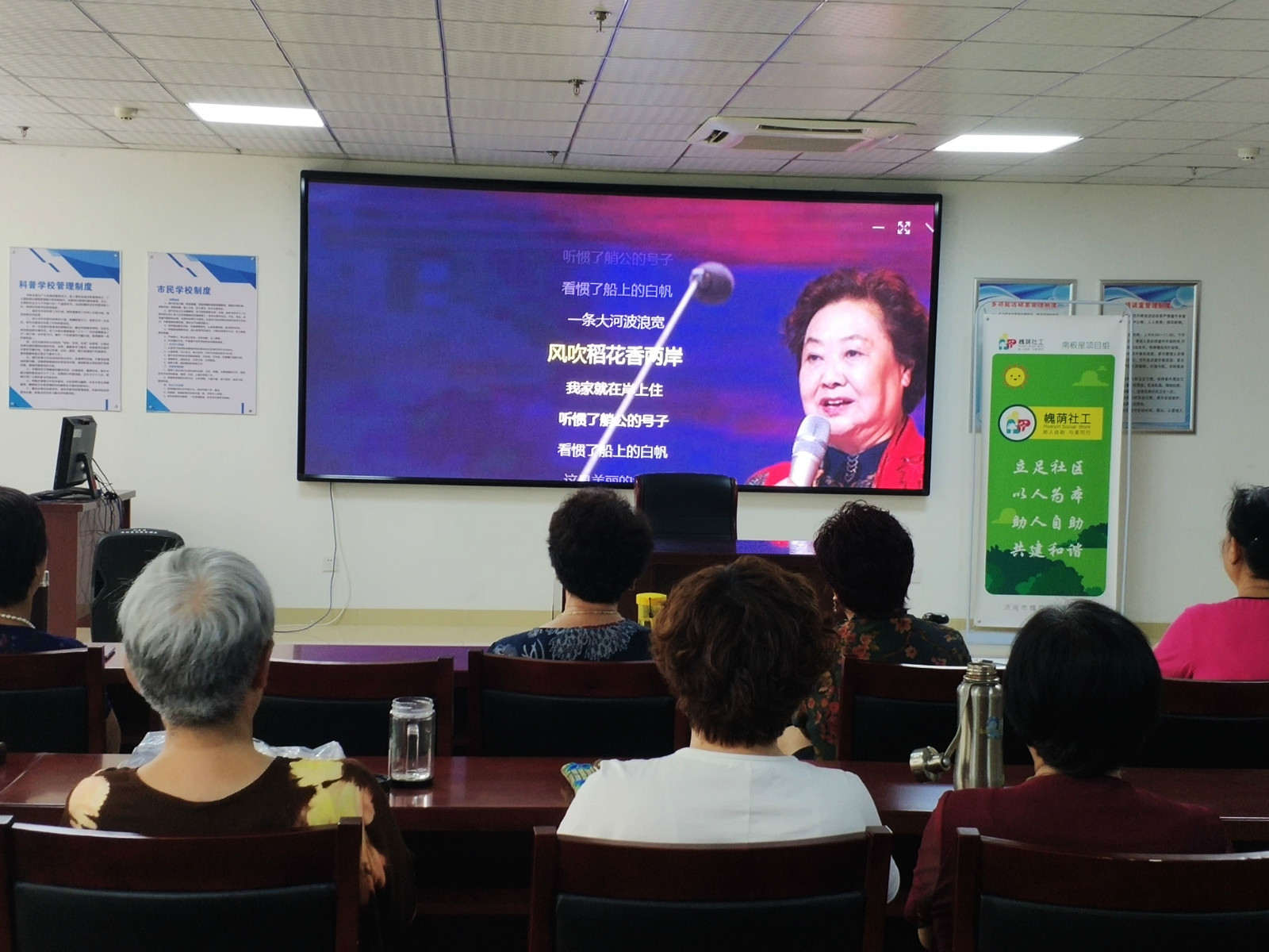 歌唱《我的祖国》_meitu_3.jpg 歌唱《我的祖国》_meitu_3.jpg