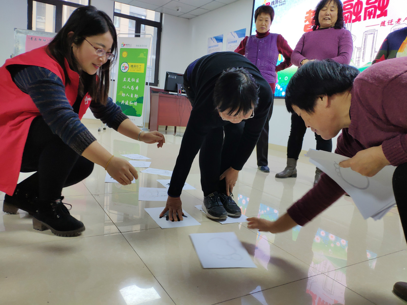 破冰游戏 七手八脚_meitu_3.jpg 破冰游戏 七手八脚_meitu_3.jpg