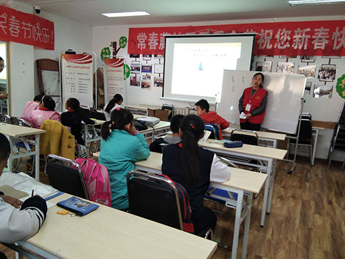 孩子们认真倾听学习 孩子们认真倾听学习