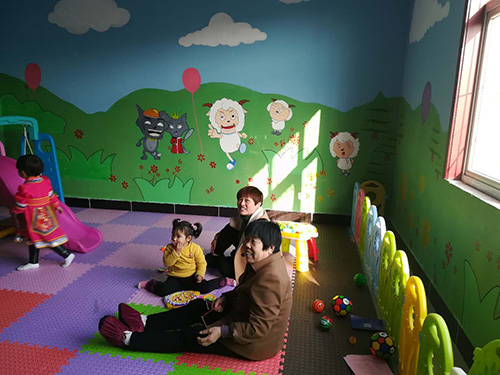 父母与孩子参加儿童早期教育 父母与孩子参加儿童早期教育