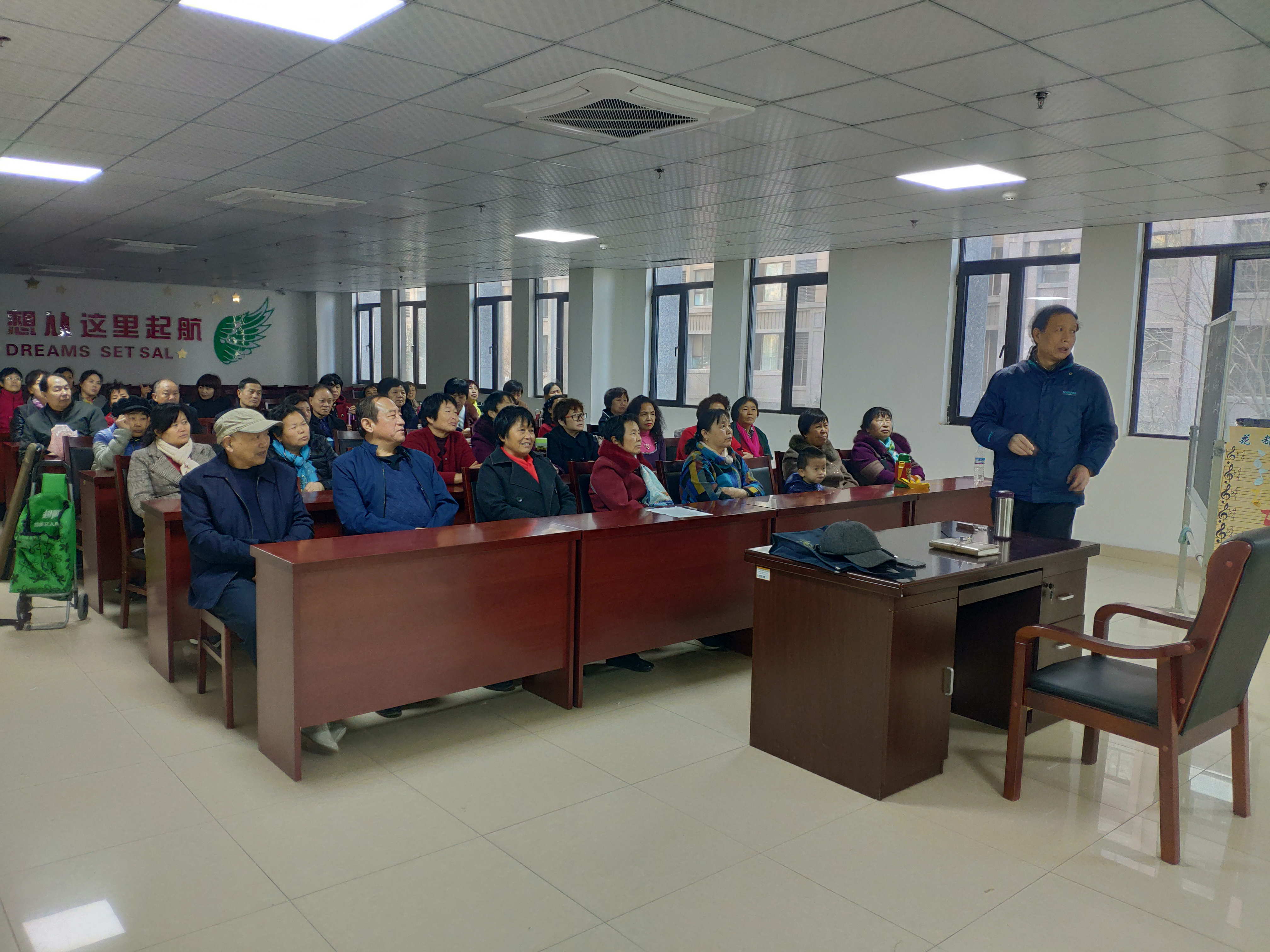 袁老师授课中_看图王.jpg 袁老师授课中_看图王.jpg