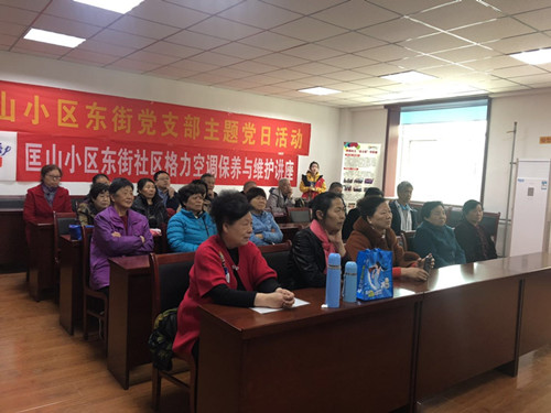 居民认真听讲_副本.jpg
