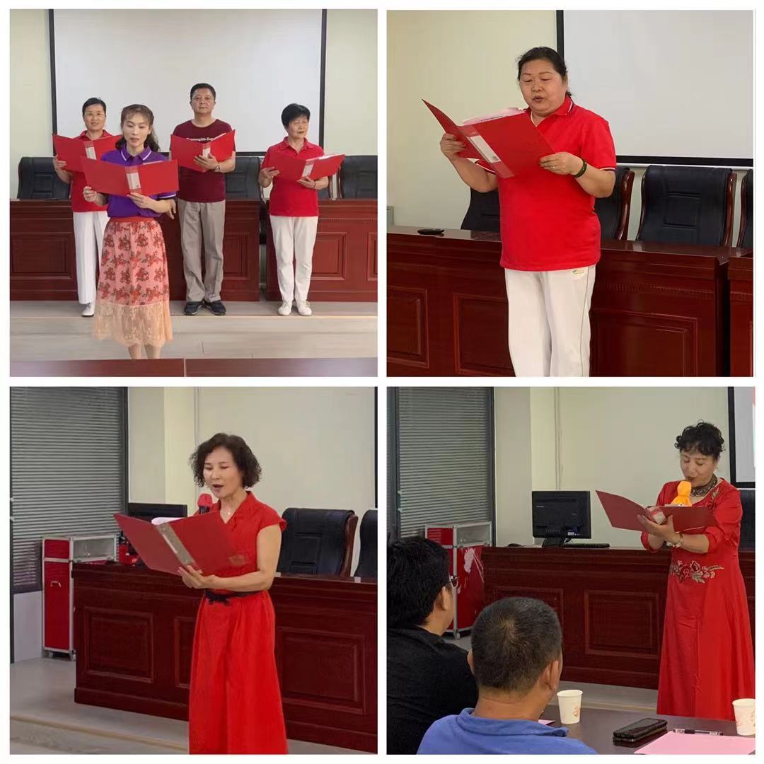 居民们正在诗歌朗诵.jpg