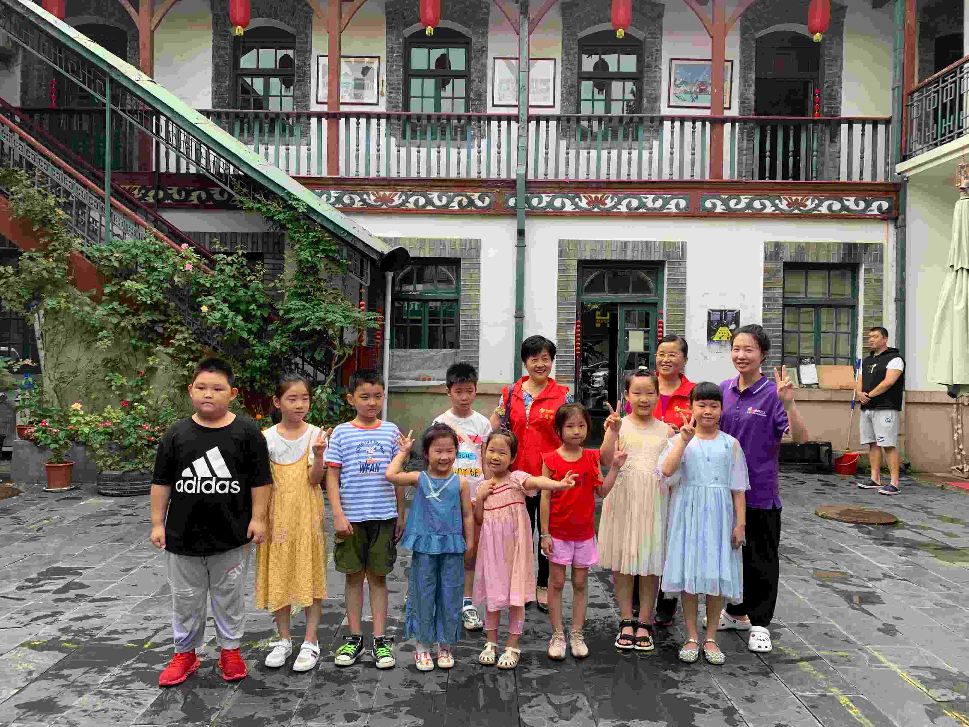 社区青少年儿童走进棉花咖啡厅.jpg 社区青少年儿童走进棉花咖啡厅.jpg