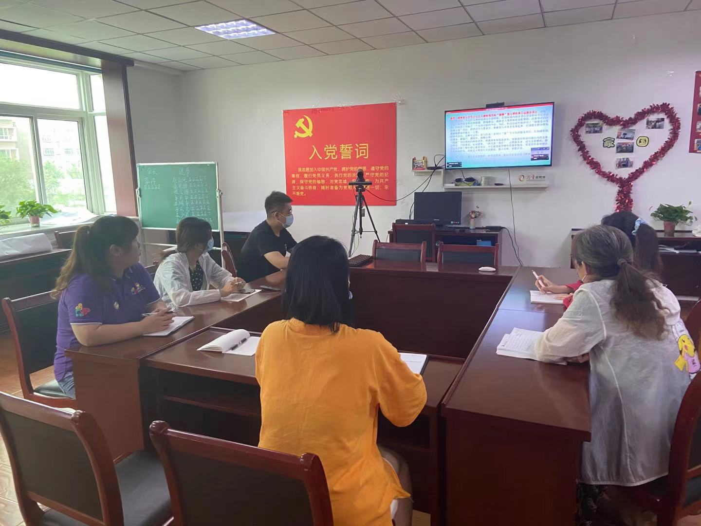 社工站与社区征集活动前期对接交流.jpg 社工站与社区征集活动前期对接交流.jpg